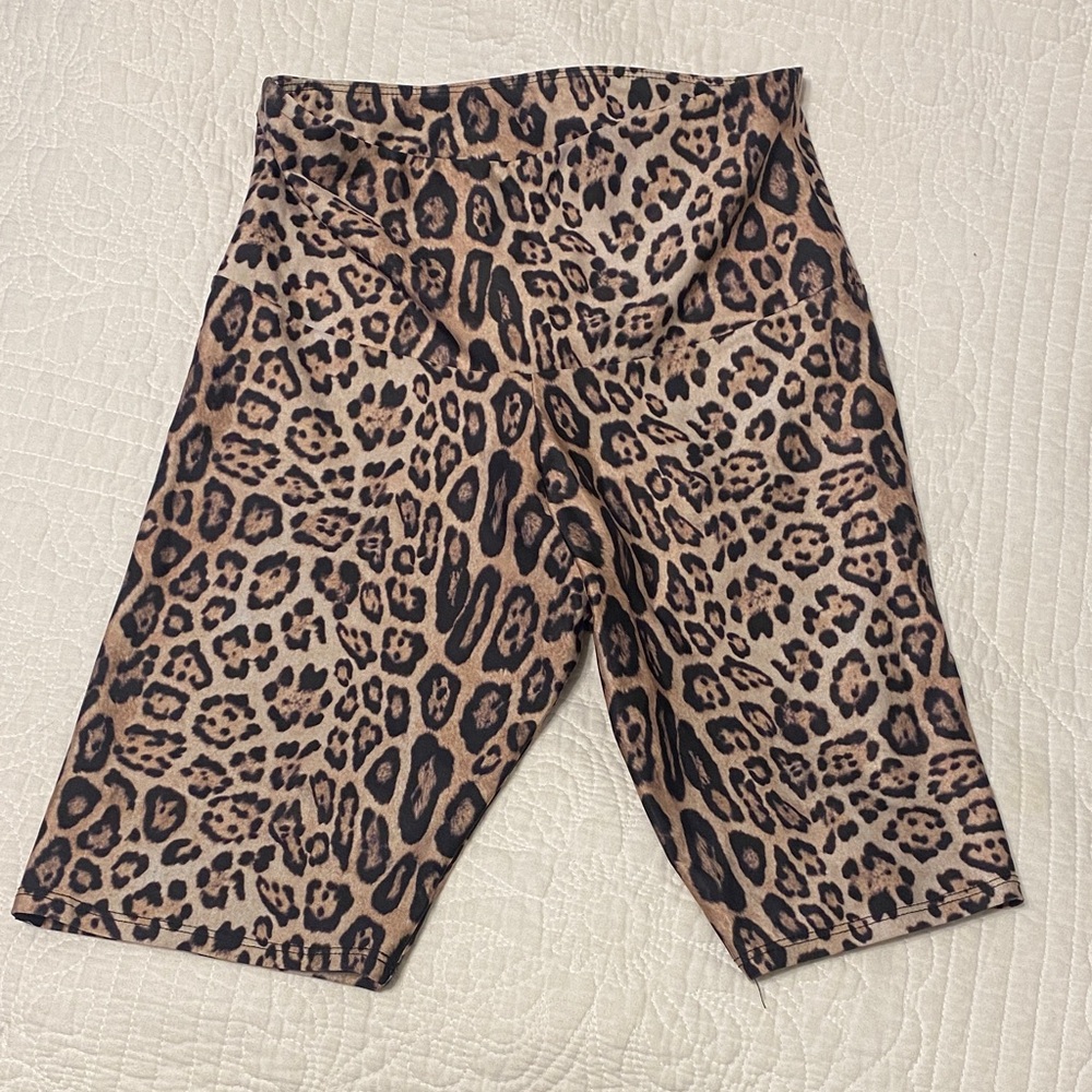 Onzie Leopard Print Women's Shorts